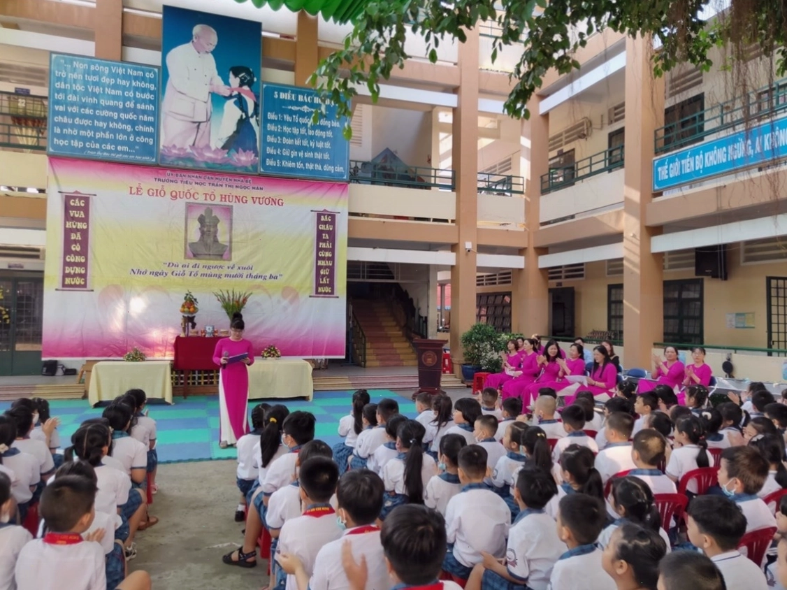 Lễ rước kiệu trong ngày Giỗ Tổ