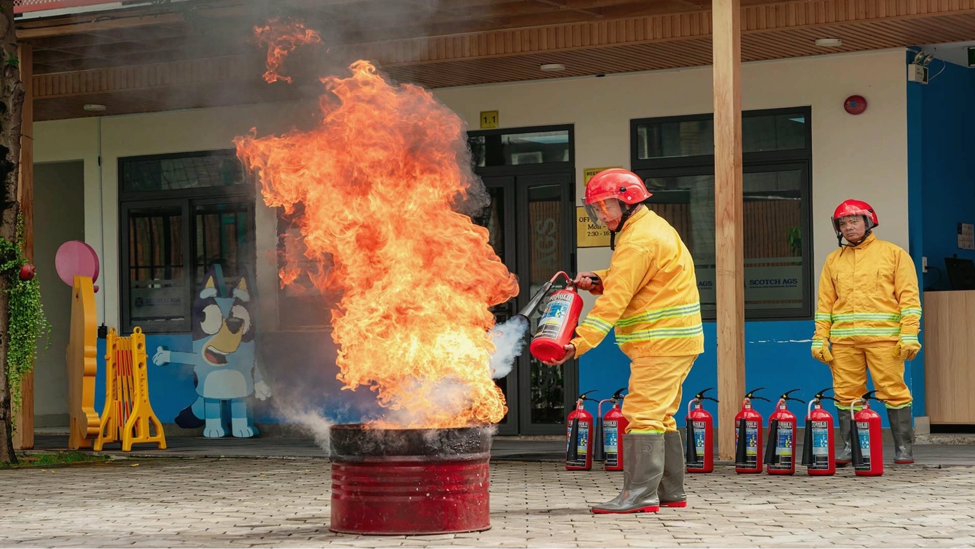 Minh họa khái niệm sự tự tin qua hình ảnh người đứng vững chãi