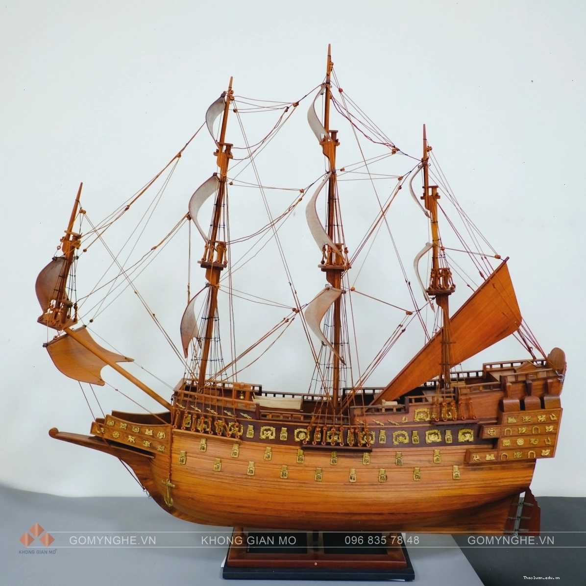 Mô hình thuyền buồm gỗ hương phong thủy