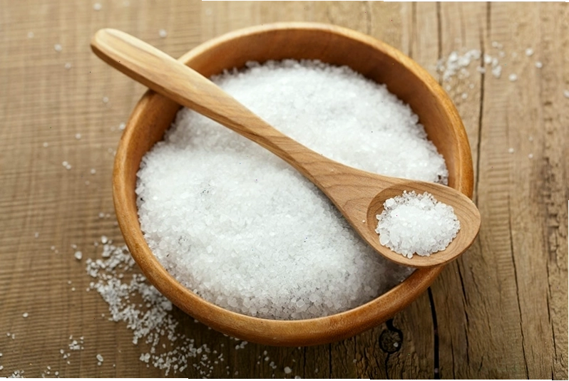 Muối ăn dùng để chải răng làm trắng