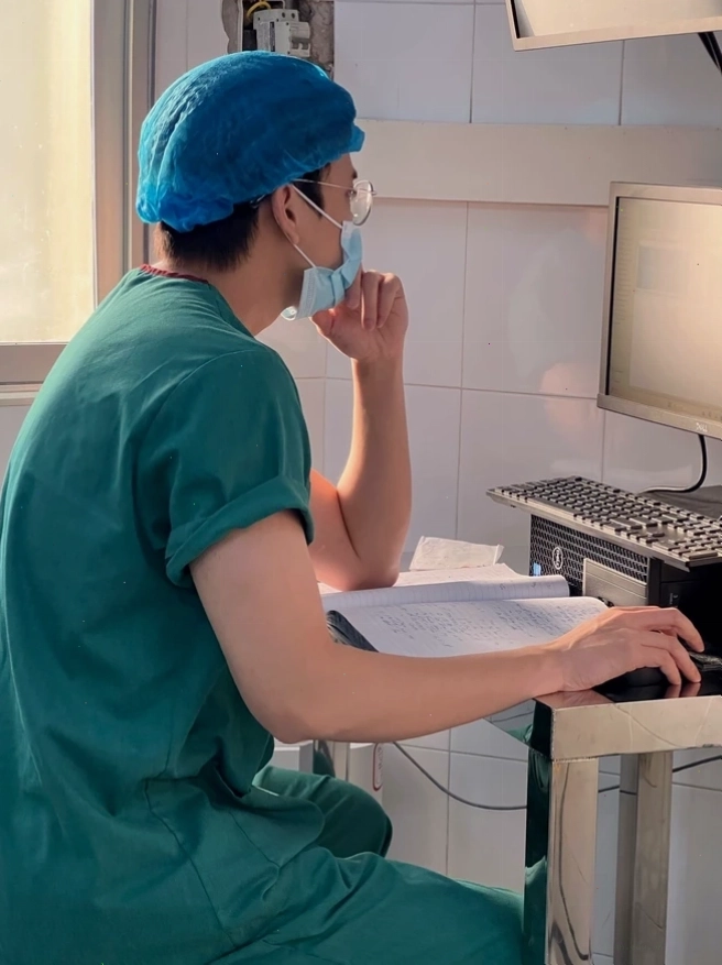 Ngoại hình ưa nhìn là một điểm cộng lớn của nhiều bác sĩ trẻ
