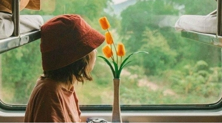 Người dân địa phương và du khách di chuyển bằng xe máy tại Đà Nẵng