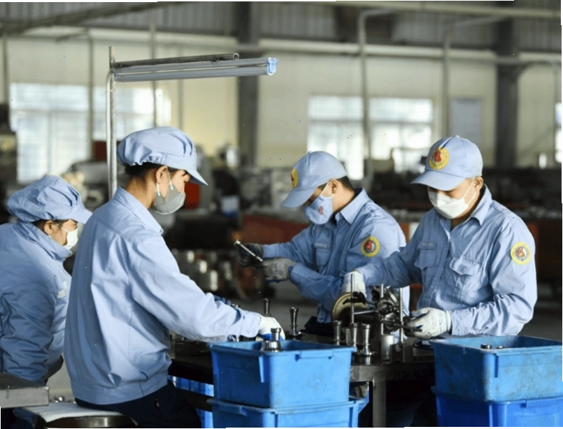 Người lao động cần nộp thuế thu nhập cá nhân.