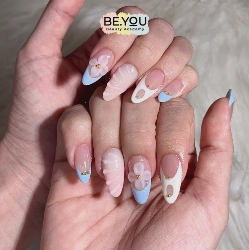 Người thực hành các kỹ thuật làm nail cơ bản