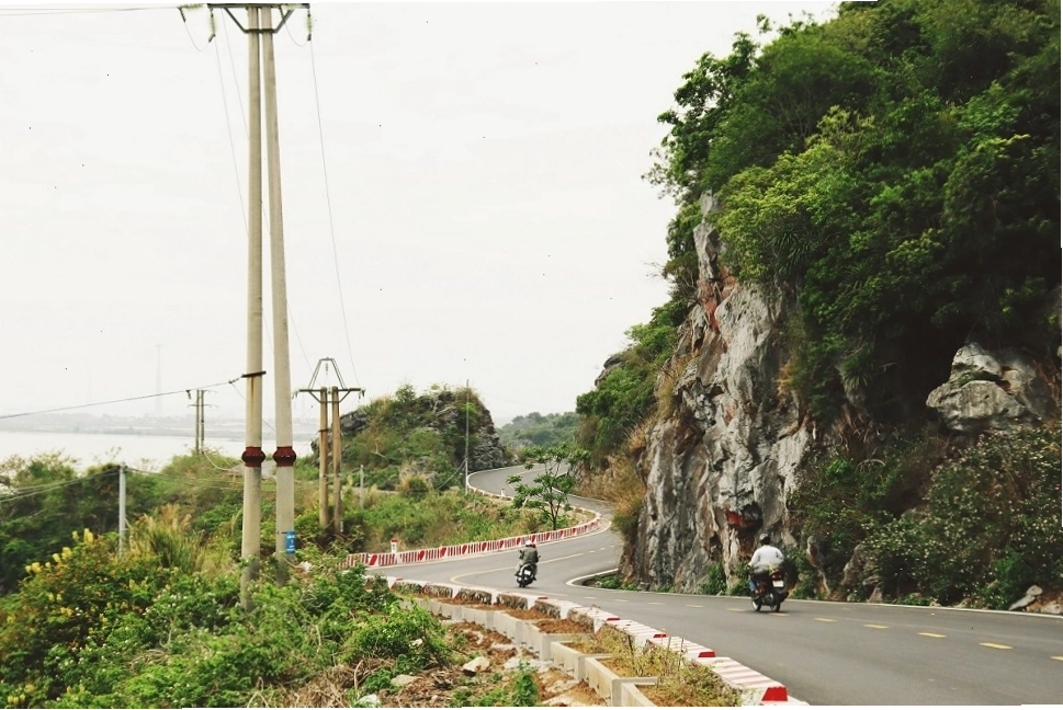 Phương tiện di chuyển trên đảo Cát Bà