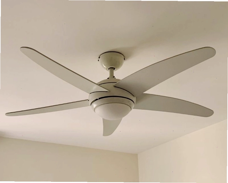 Quạt trần 4-5 cánh với vẻ đẹp cân đối và luồng gió êm ái