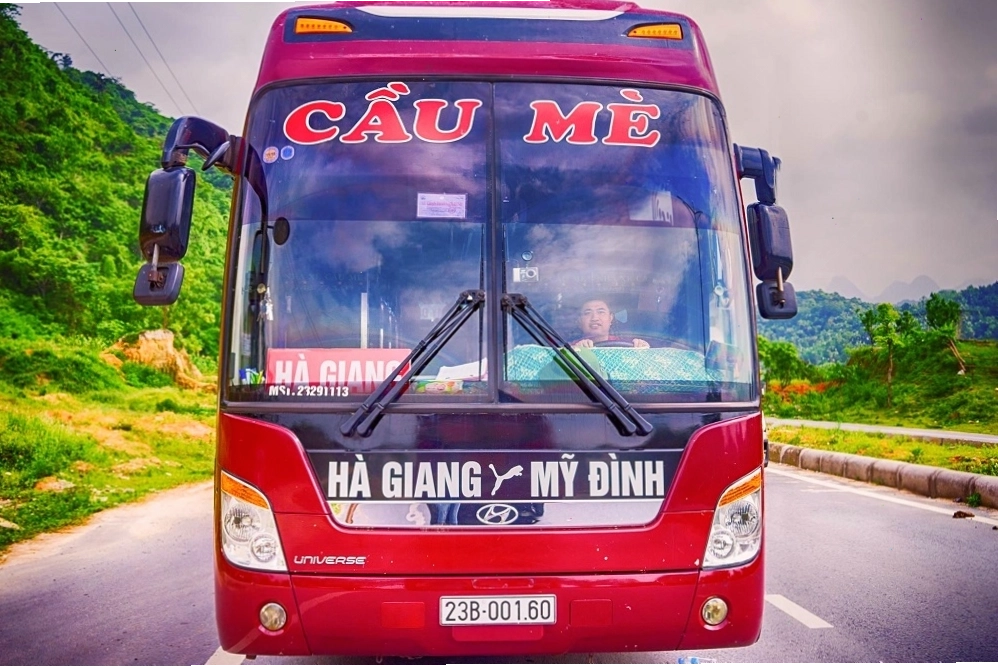 Ruộng bậc thang mùa lúa chín vàng rực rỡ tại Hà Giang