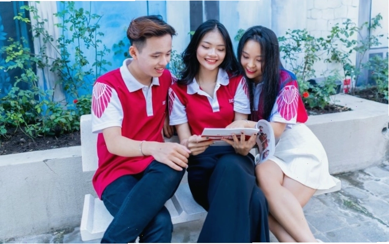 Sinh viên ngành Quản trị Kinh doanh tham gia thảo luận nhóm