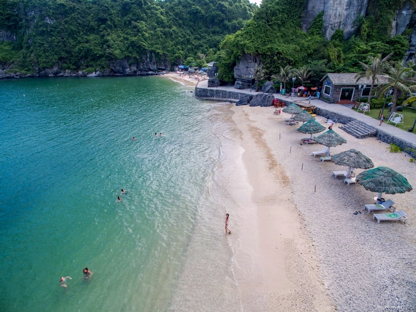 Thư giãn tại Bãi tắm Cát Cò