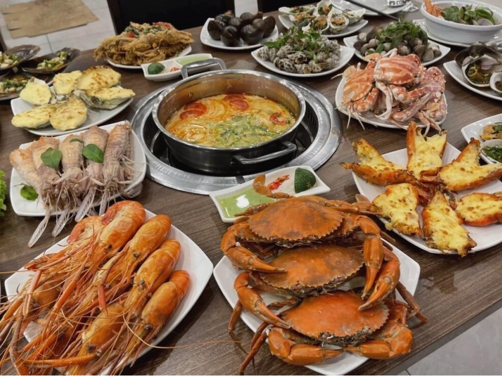 Thưởng thức hải sản tươi ngon tại Biển Tam Thanh