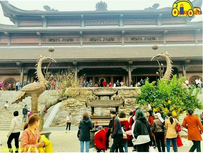 Toàn cảnh Chùa Tam Chúc nhìn từ xa
