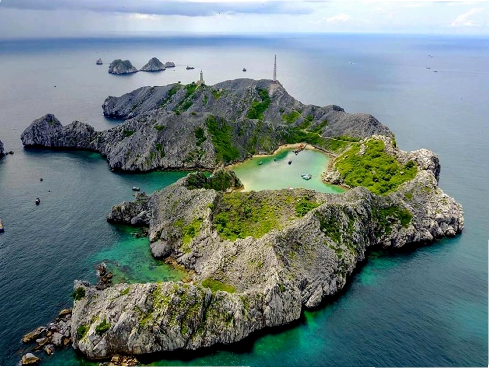 Toàn cảnh đảo Mắt Rộng rộng lớn tại Quảng Ninh