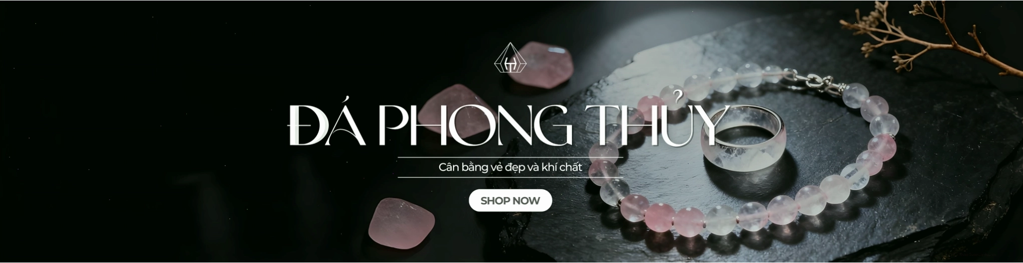 Trang sức đá phong thủy cho người mệnh Thủy với sắc xanh dương quyền quý