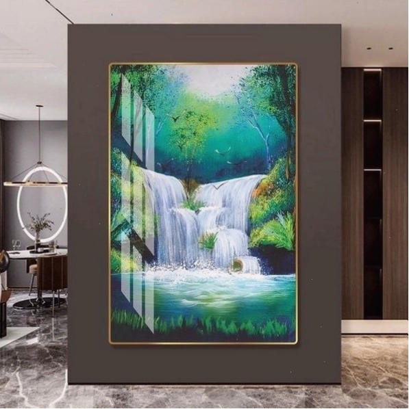 Tranh thác nước mang ý nghĩa tài lộc chảy vào nhà