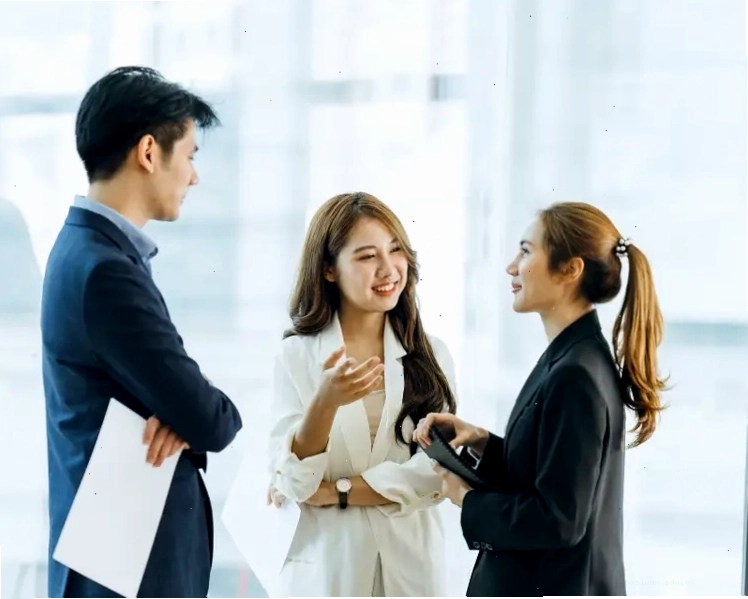 Trao đi những lời chúc 20/10 cùng quà tặng ý nghĩa cho đồng nghiệp là cách bày tỏ sự yêu quý
