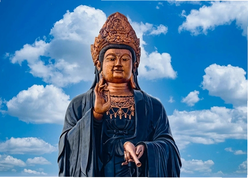 Tượng Phật Bà có gương mặt phúc hậu
