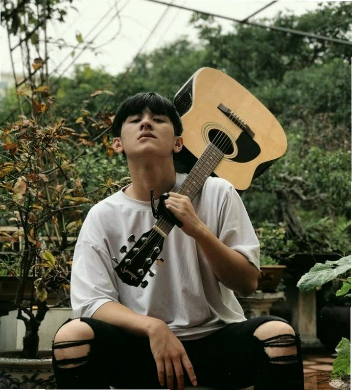 Vẻ đẹp bí ẩn của chàng trai Việt Nam