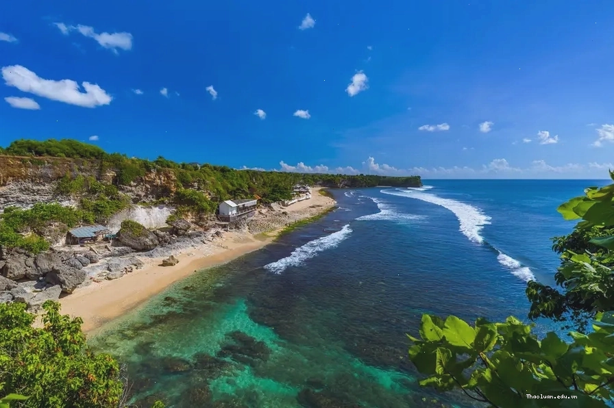 Vẻ đẹp hùng vĩ của bãi biển Balangan Bali với những con sóng lý tưởng cho lướt sóng