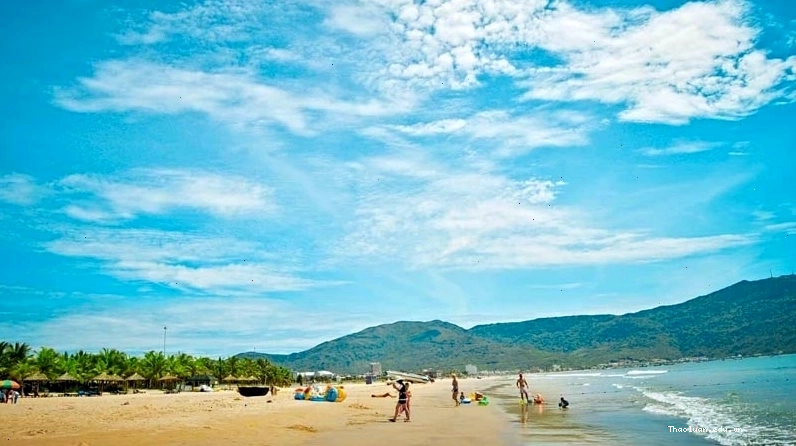 Vẻ đẹp quyến rũ của bãi biển Mỹ Khê - một trong những bãi biển đẹp nhất hành tinh