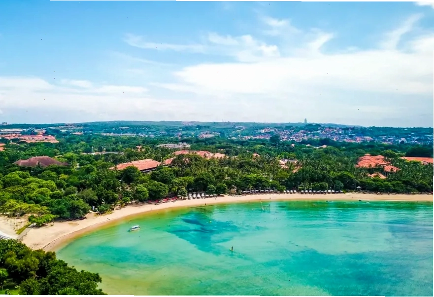 Vẻ đẹp yên bình và sang trọng của bãi biển Nusa Dua Bali