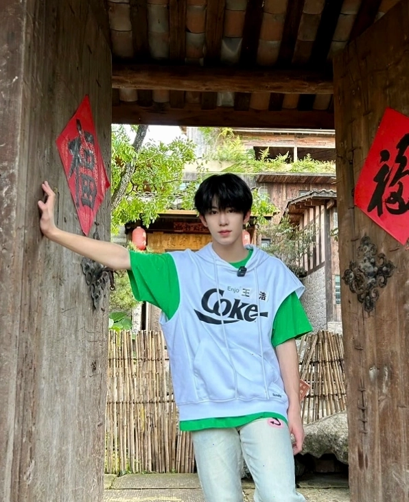 Vẻ thư sinh, lãng tử của nam sinh 2k11