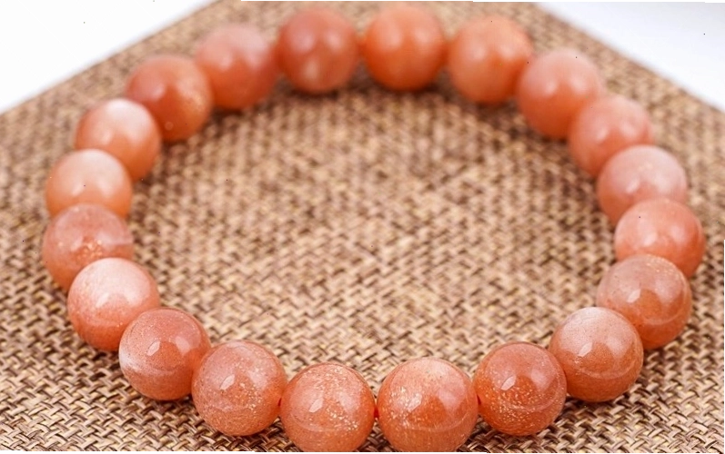 Vòng tay đá Mặt Trời mang lại niềm vui và may mắn