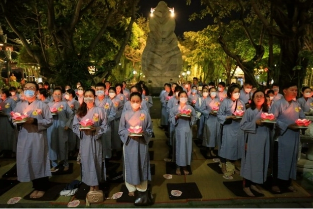 Ý nghĩa các bông hồng cài áo trong Lễ Vu lan